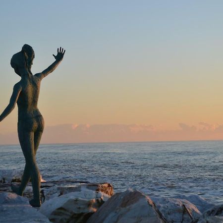 A Pochi Passi Dal Mare Hotel Торе дел Лаго Пучини Екстериор снимка